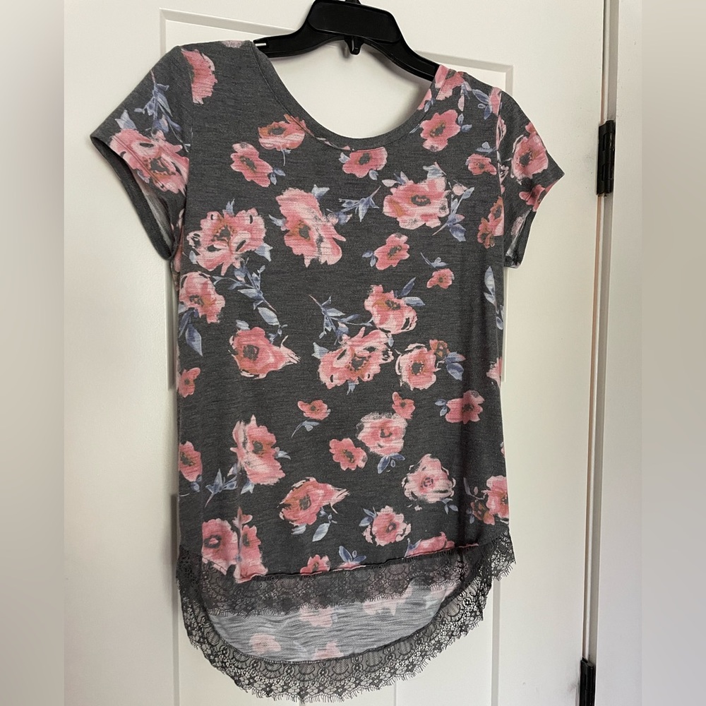 LC Lauren Conrad Floral and Lace Top Size medium
